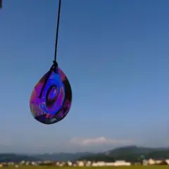虹色涙型クリスタルサンキャッチャー3.2×5cm