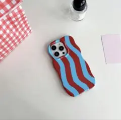 iPhone14 ケース 赤青ストライプ 波々 派手 アメキャラ風 SHEIN