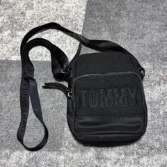 TOMMY ブラック ショルダーバッグ