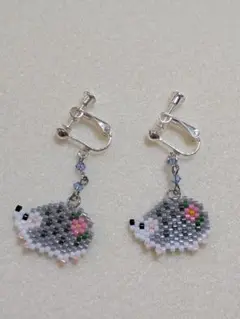 003　デリカビーズ　ピアス　ハリネズミ