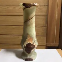 オンキサイト製花瓶　クリーム色と茶色のストライプ