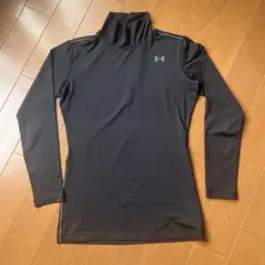 アンダーアーマー　黒　長袖