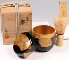Ｎ３３５　棗　『一后一兆作』『而妙斎(千宗左)書付』『椿蒔絵』『平棗』　共箱 N335棗『一后一兆作』『而妙斎(千宗左)書付』『椿蒔絵』『平