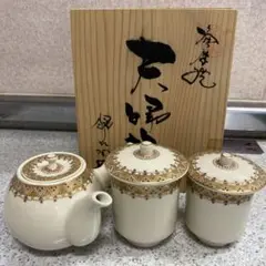 未使用 伝統工芸 薩摩焼 白薩摩  白小菊 蓋付湯呑5客 木箱入り 未使用 伝統工芸 薩摩焼 白薩摩 白小菊 蓋付湯呑5客 木箱入り