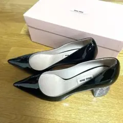 ミュウミュウ チャンキーヒール黒パンプス