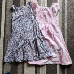 花柄とピンクの半袖ワンピース　2着　H&M　他　130cm、140cm前後