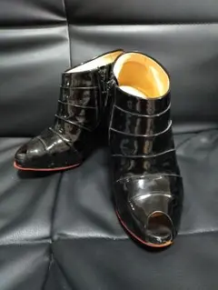 Christian Louboutin ショートエナメル ヒールブーツ