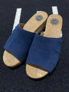 UGG スエードフリンジサンダルです。