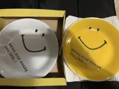 SMILE スマイルマークのお皿　黄色　白色　ホワイト　イエロー 2枚セット