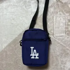 LAロゴ刺繍 ネイビーショルダーバッグ