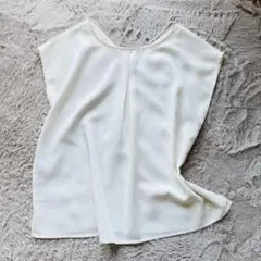 フレンチスリーブ シャツ オフホワイト Vネック ラウンドネック ジャケットイン