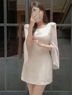 クリーム色フレアスリーブミニドレス