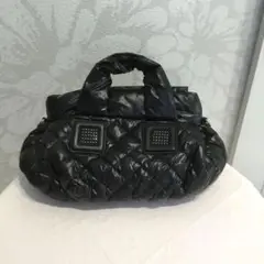 黒いナイロンキルティングハンドバッグ
