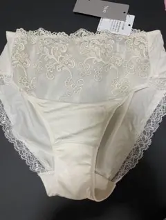 【新品、未使用、紙タグ付】 ワコールYue ショーツ ベージュ