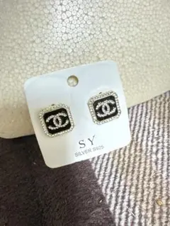 CHANEL スタッドピアス　ノベルティ