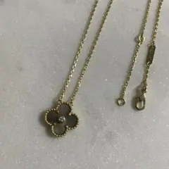 クローバー　ネックレス　グレーマザーオブパール　ホリデー