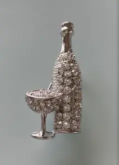 シャンパン/ ワインボトルとグラスの ラインストーン ブローチ