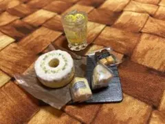 ミニチュアスイーツ レモンソースシフォンケーキとレモネードのビスケットつきセット