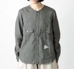 and wander リネン ノーカラー シャツ