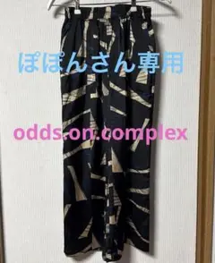 odds.on.complex 幾何学模様のサテン風ワイドパンツ