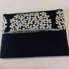 花模様の布製ティシュ入れ