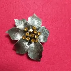 ★オレンジ デザインブローチ パーツ取れあり