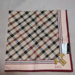 《新品》DAKS チェック柄 シルク50%混ハンカチ大きめ