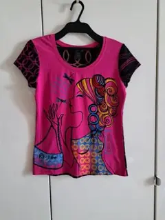 クストバルセロナ半袖Tシャツ 女性のイラスト