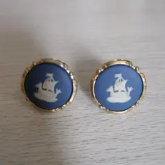 【WEDGWOOD　ウエッジウッド】　 ブルー陶器に海賊船のカメオ　カフス