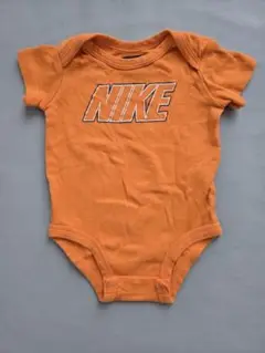 NIKE オレンジロンパース