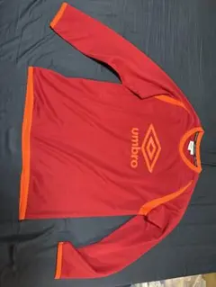 umbro 赤 オレンジ Mサイズ シャツ