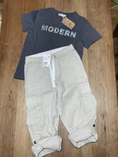 グレーのTシャツとパンツのセット