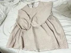 ベージュ フレアシルエット シャツ