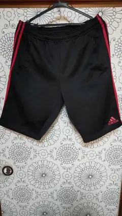 adidas ブラック/レッド ショートパンツ