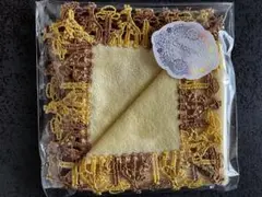 近沢レース　タオルハンカチ　キリンとバオバブの木　イエロー