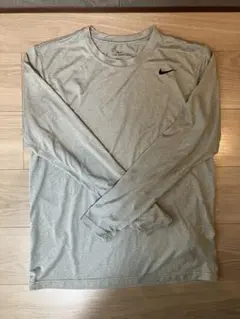NIKE ロンT グレー