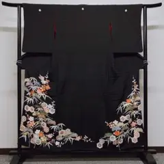 アンティーク 刺繍と金駒刺繍を交えた黒留袖 着物