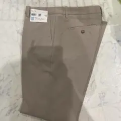 ユニクロ　感動パンツ　ベージュ スラックス