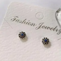 ❤️数量限定❤️ メタルフラワー　ピアス　　　ワンポイント　アンティークシルバー