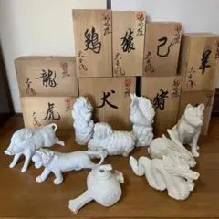 白蛇の置物 鍋島焼 鍋島大五作　米俵　巳 蛇　風水 縁起物 有田焼 伊万里焼 Amazon.co.jp: 白蛇の置物 鍋島焼 鍋島大五作 米俵 巳 蛇 風水