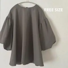 バルーン袖　ブラウス　フレアシルエット　グレー　トップス
