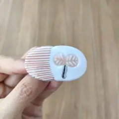 陶器製オーバル型ブローチ 桜