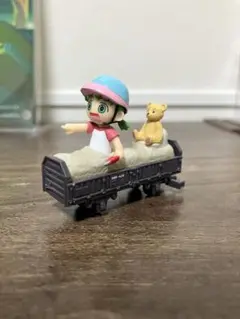 ガチャガチャ　コンテナダンボー　よつば×無蓋車　よつばと！　フィギュア