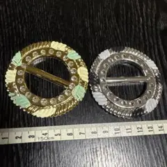 スカーフ　ブローチ