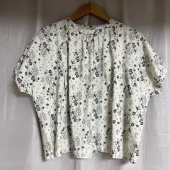SUN VALLEY .ナチュラルなトップス