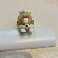 ガチャガチャ　風にも負けず。　犬のフィギュア