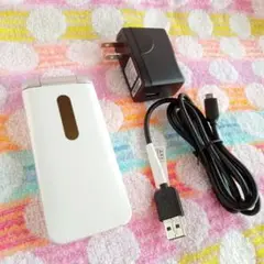 KYF34 GRATINA 4G white 充電器セット 安心のメルカリ便