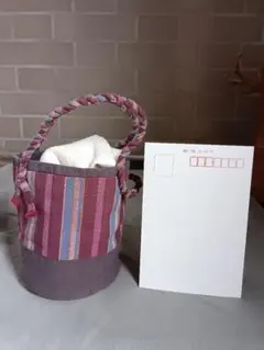 底が丸い小物入れ