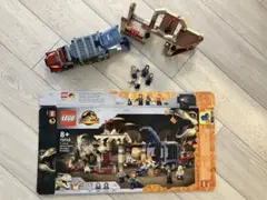 説明書つきLEGOジュラシックワールド恐竜T-レックスとアトロキラプトルの大脱走
