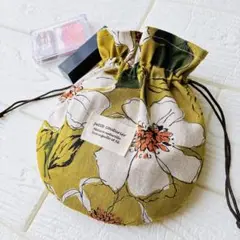 サマーセール！大人可愛い花柄　まんまる巾着　ハンドメイド　マスタード